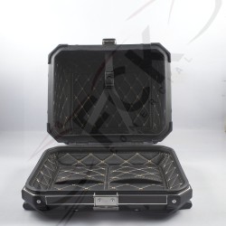 CAJUELA Negra/Gris con diseño para motos QJWM 45LT sin desc.